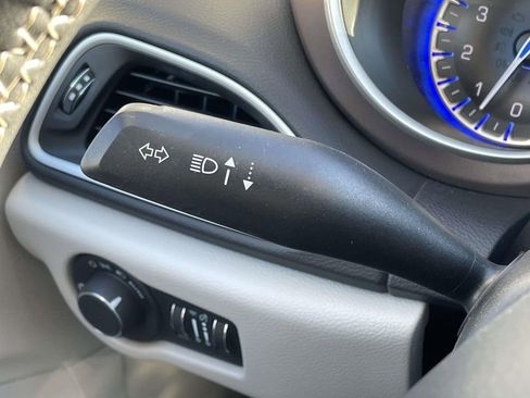 Used 2024 Chrysler Voyager LX image 12