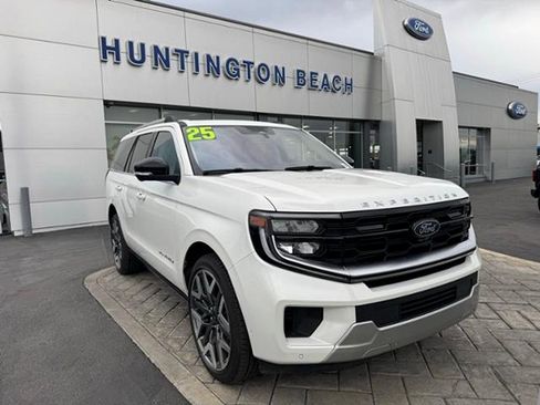 Used 2025 Ford Expedition Platinum w/ Platinum Ultimate Package AWD/4WD image 1