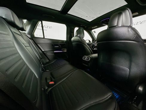 Used 2025 Mercedes-Benz GLC 43 AMG 4MATIC w/ Driver Assistance Package image 27