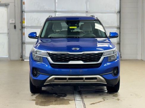 Used 2021 Kia Seltos EX image 2