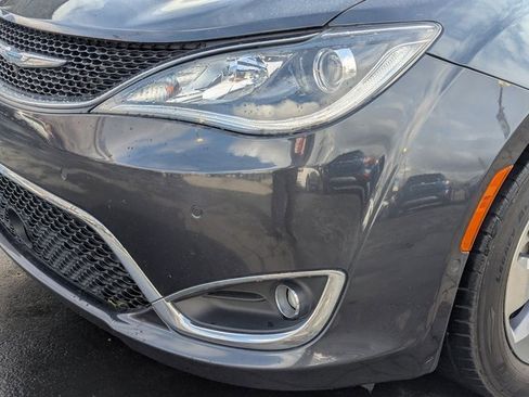 Used 2020 Chrysler Pacifica Limited image 11