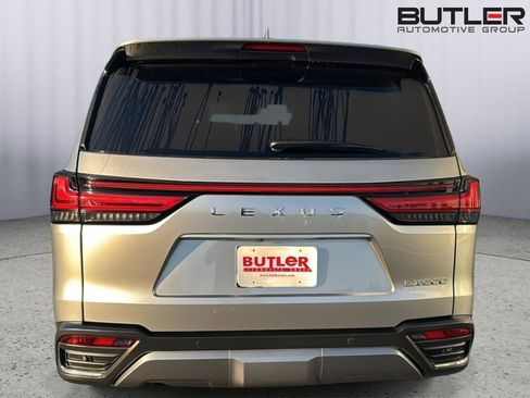 Used 2023 Lexus LX 600 4WD w/ Luxury Package image 4