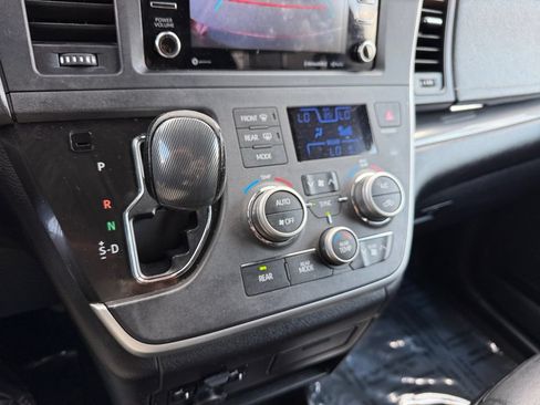 Used 2020 Toyota Sienna SE w/ Nightshade Edition AWD/4WD image 40