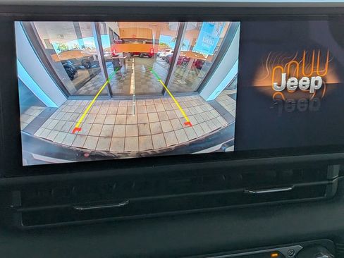 Used 2025 Jeep Wrangler Unlimited Rubicon w/ Convenience Group image 15