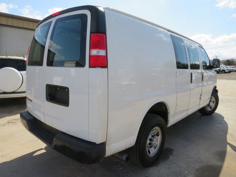 Used 2019 Chevrolet Express 2500 w/ Driver Convenience Package image 4