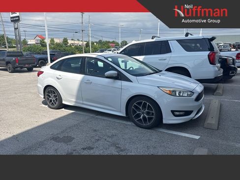 Used 2015 Ford Focus SE w/ SE Sport Package FWD image 1
