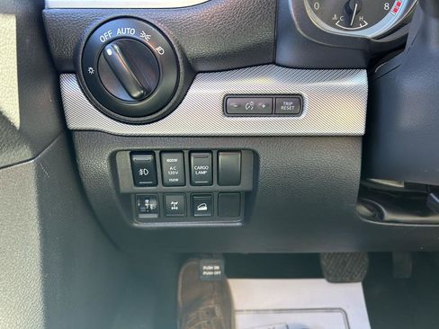 Used 2017 Nissan Titan Platinum Reserve image 25