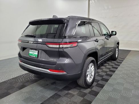 Used 2023 Jeep Grand Cherokee Laredo AWD/4WD image 9