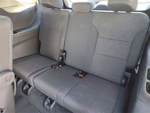 Used 2025 Chevrolet Traverse LT w/ Driver Confidence Package image 11