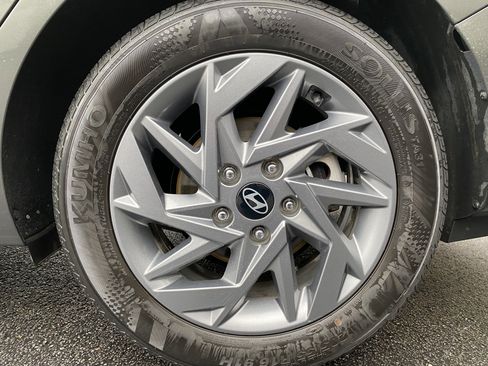 Used 2024 Hyundai Elantra SEL image 39