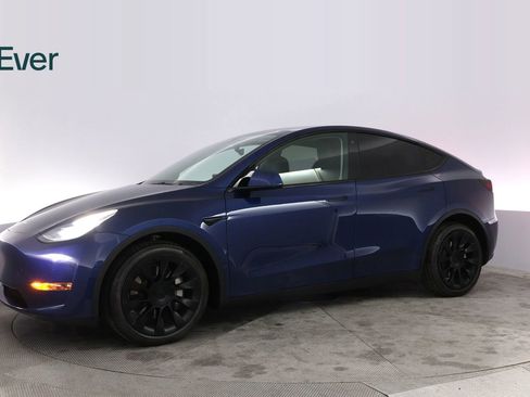 Used 2021 Tesla Model Y Long Range image 18