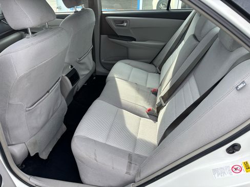 Used 2015 Toyota Camry LE image 10