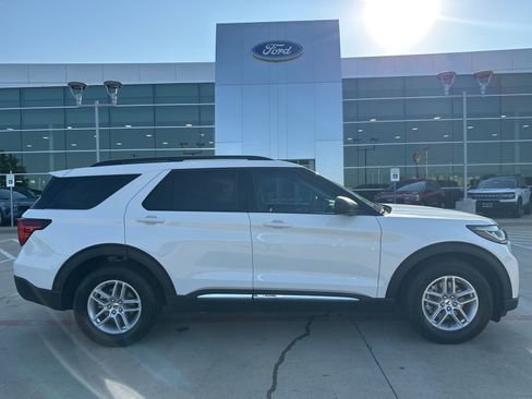 New 2025 Ford Explorer Active w/ Active Comfort Package image 30