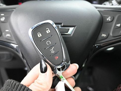 Used 2023 Chevrolet Equinox RS image 37