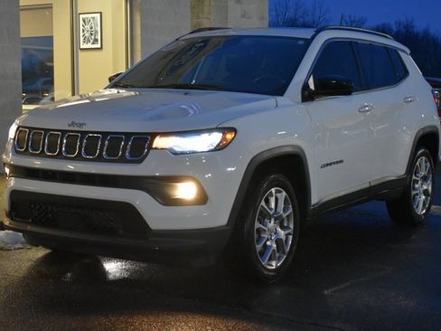Used 2022 Jeep Compass Latitude w/ Sun and Sound Group image 9
