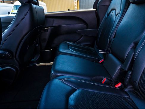 Used 2019 Chrysler Pacifica Touring-L FWD image 23