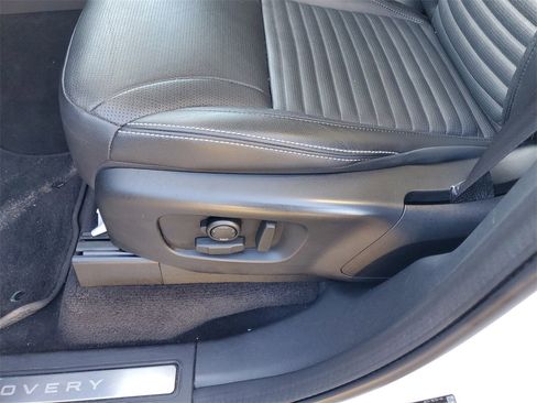 Used 2024 Land Rover Discovery S image 15