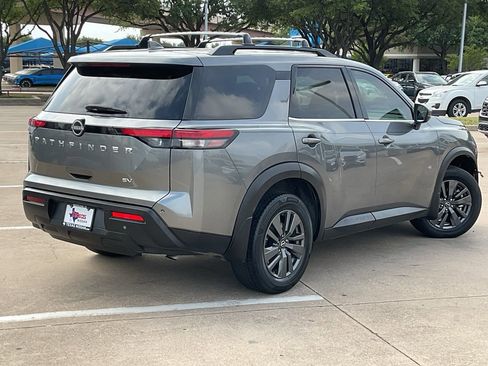 Used 2022 Nissan Pathfinder SV image 5