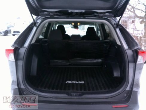 Used 2021 Toyota RAV4 LE image 23