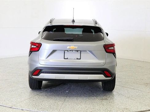 Used 2025 Chevrolet Trax LT w/ Sunroof Package FWD image 6