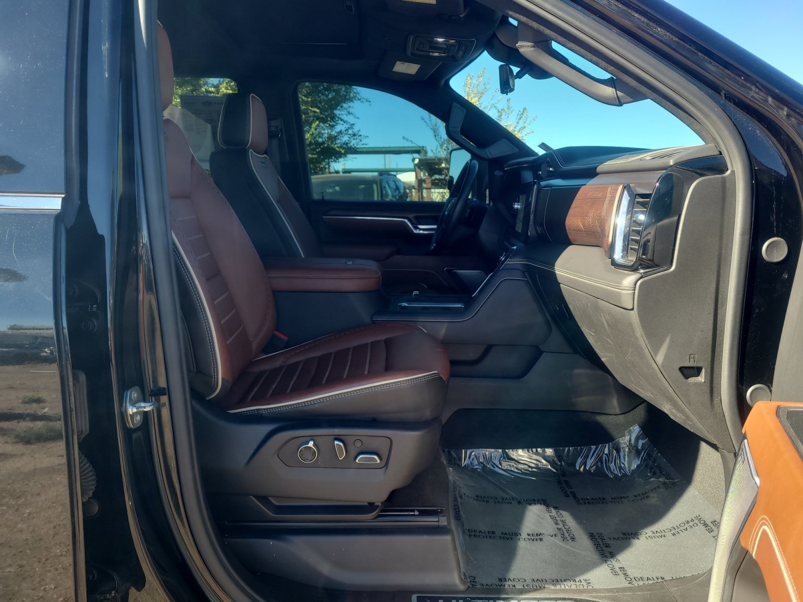 Used 2024 GMC Sierra 2500 Denali Ultimate w/ LPO, GMC Protection Package AWD/4WD image 19