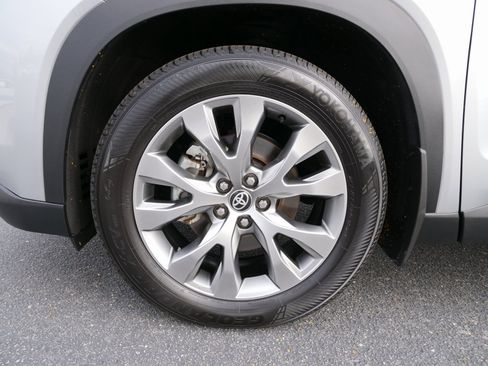 Used 2024 Toyota Grand Highlander Limited image 12