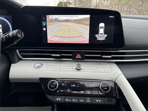 Used 2023 Hyundai Elantra Limited image 25
