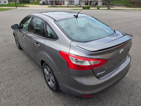 Used 2014 Ford Focus SE w/ SE Sport Package image 6