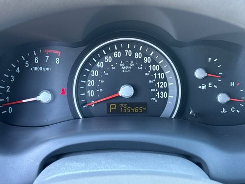Used 2014 Kia Sedona LX FWD image 24