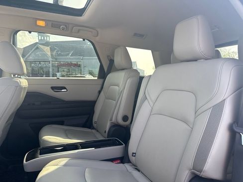 Certified 2024 Nissan Pathfinder SL w/ SL Premium Package AWD/4WD image 14