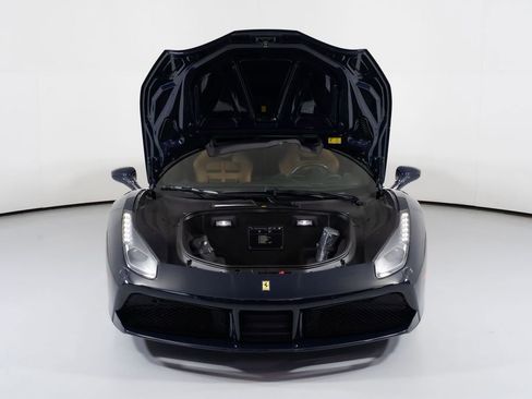 Used 2017 Ferrari 488 GTB RWD image 8