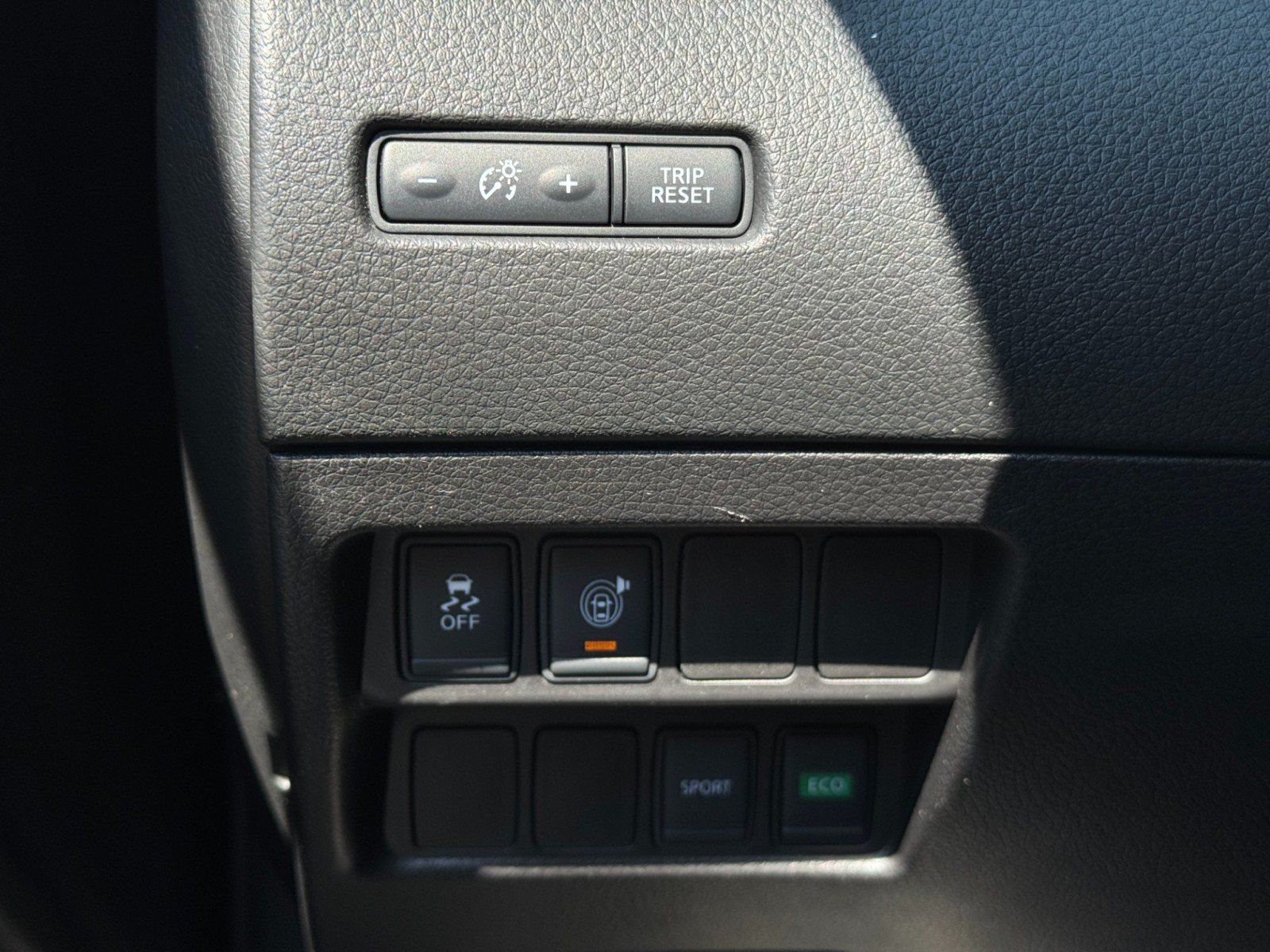Used 2017 Nissan Rogue SV FWD image 17