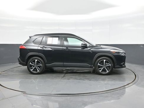 Certified 2025 Toyota Corolla Cross XSE image 8