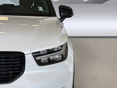 Used 2020 Volvo XC40 T5 R-Design w/ Protection Package Premier AWD/4WD image 12