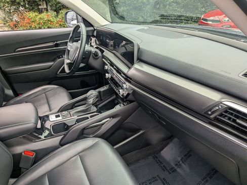 Used 2025 Kia Telluride S image 31