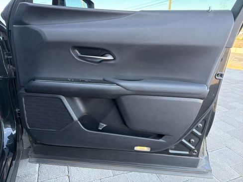 Used 2022 Lexus UX 200 w/ Accessory Package (Z1) FWD image 25