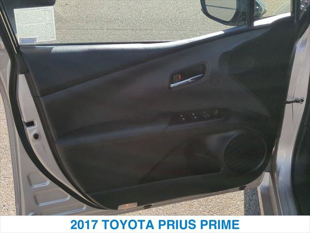 Used 2017 Toyota Prius Prime Plus w/ Preferred Accessory Package FWD image 12