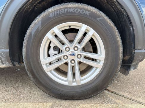 Used 2024 Ford Explorer XLT RWD image 12
