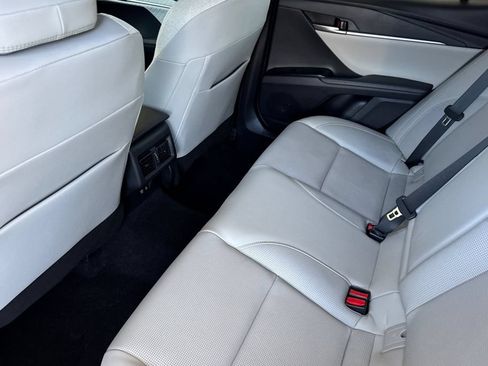 Used 2025 Toyota Camry XLE FWD image 5
