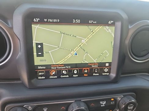 Used 2023 Jeep Gladiator Sport AWD/4WD image 19