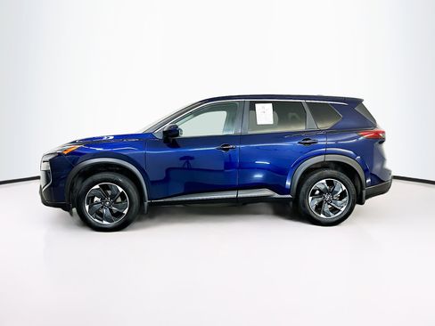Used 2025 Nissan Rogue SV image 4