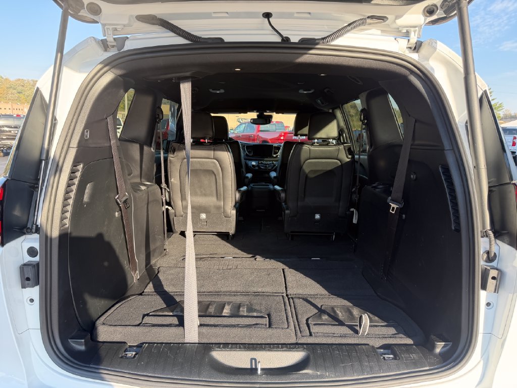 Used 2026 Chrysler Pacifica Select FWD image 11