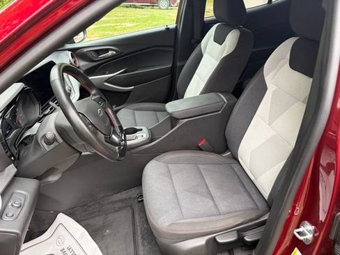 Used 2024 Chevrolet Trax RS FWD image 13