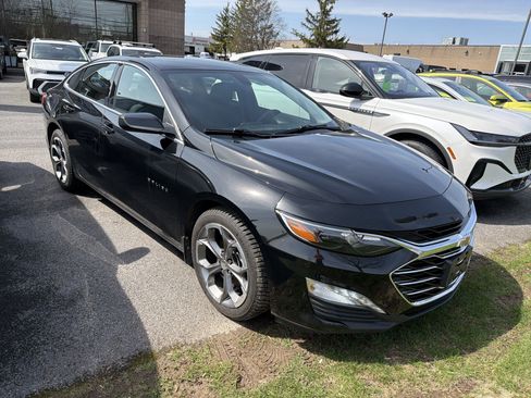 Used 2020 Chevrolet Malibu LT image 2