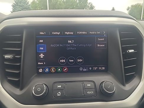 Used 2023 GMC Acadia SLT image 19