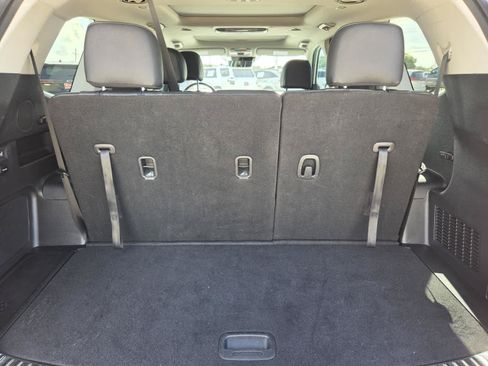 Used 2025 Kia Telluride SX w/ SX Captain's Chair Package FWD image 13