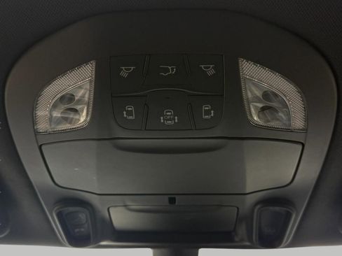 Used 2025 Chrysler Pacifica Limited FWD image 91