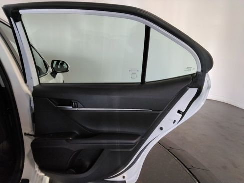 Used 2024 Toyota Camry SE image 34