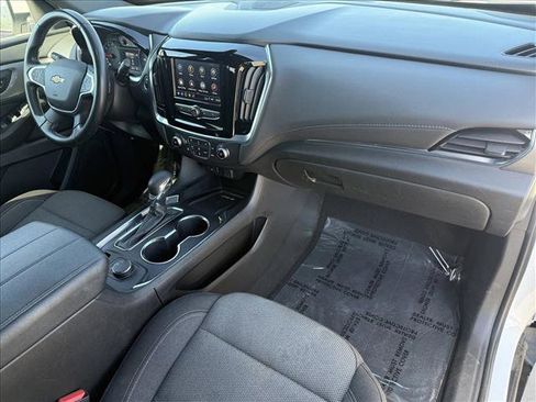 Used 2023 Chevrolet Traverse LT image 13
