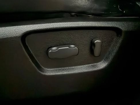 Used 2014 Chevrolet Captiva Sport LT w/ Convenience Package image 17